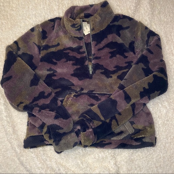 NWT - Aero Sherpa Pullover - Picture 2 of 5